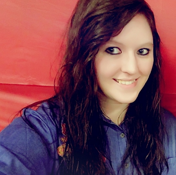 Meet your Posher, Kelsie - Picture 2 of 2